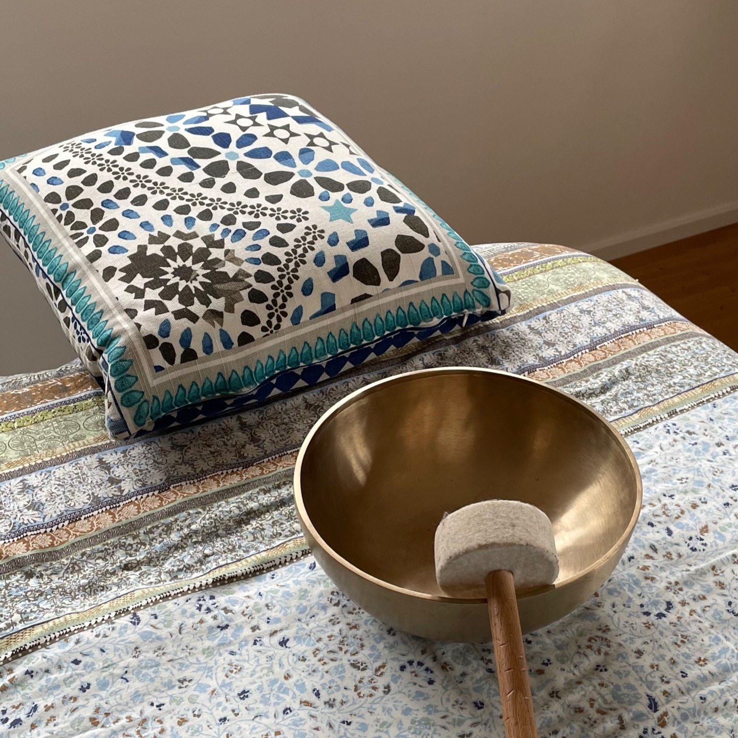 Faszien Klangmassage mit Klangschale